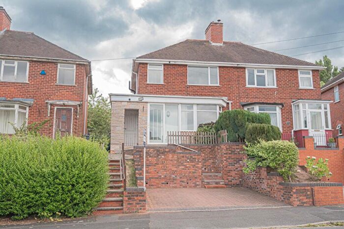 3 Bedroom Semi-Detached House For Sale In Trinder Road, Smethwick, B67