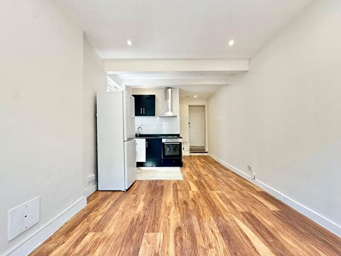 Studio To Rent In Colmer Road, SW16