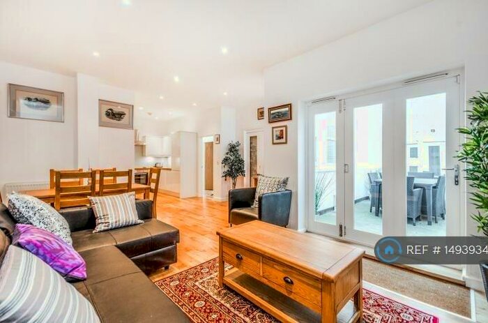 4 Bedroom Maisonette To Rent In Cable St, London, E1W