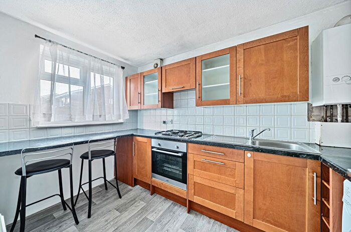 2 Bedroom Flat To Rent In Dyke Drive, Orpington, Kent, BR5