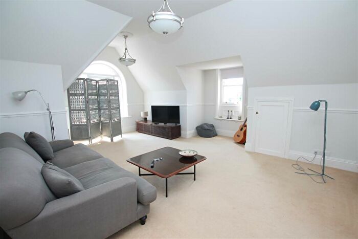 2 Bedroom Apartment To Rent In Eaton Garden Mansions, Hove, BN3