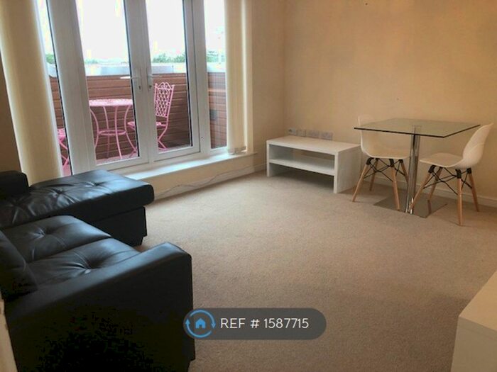 1 Bedroom Flat To Rent In Stockport Road, Manchester, M13