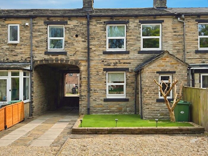 3 Bedroom Terraced House For Sale In Whitechapel Road, Cleckheaton, BD19