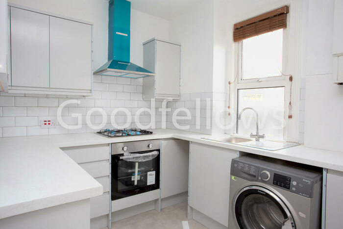 2 Bedroom Apartment To Rent In Tamworth Park, Mitcham, CR4