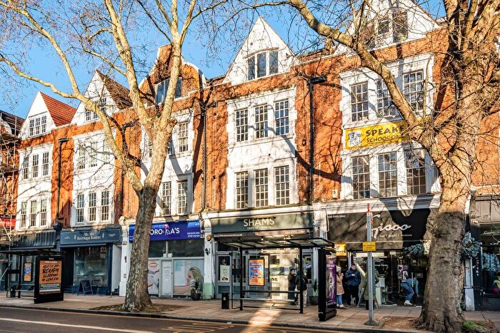 2 Bedroom Flat For Sale In Chiswick High Road, Chiswick, London, W4