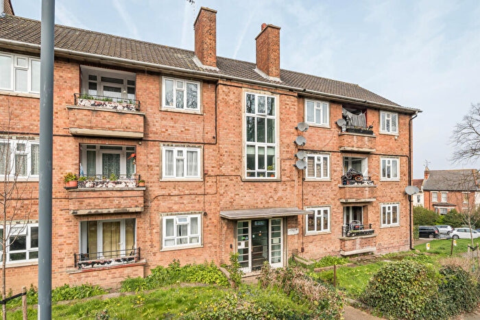 2 Bedroom Apartment For Sale In Cantwell Road, Shooters Hill, SE18