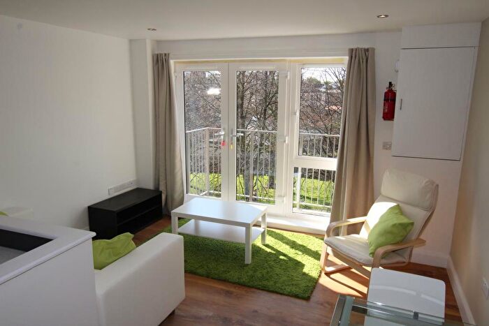 2 Bedroom Apartment To Rent In Elm Walk Place, Cranmer Street, Nottingham, NG3