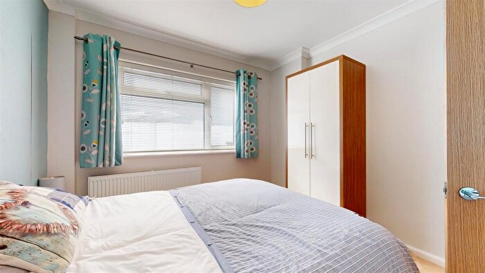 4 Bedroom Chalet For Sale In Newton Road, Swanage, BH19 - Photo 8