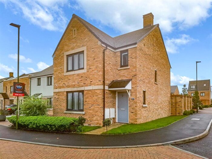 3 Bedroom Detached House For Sale In Neal Crescent, Wick, Littlehampton, BN17