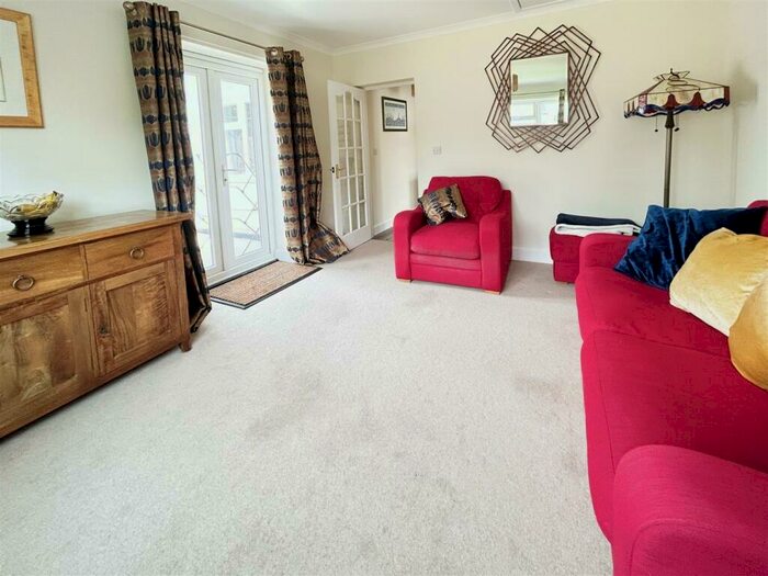 2 Bedroom Detached Bungalow For Sale In Central Avenue, Herne Bay, CT6