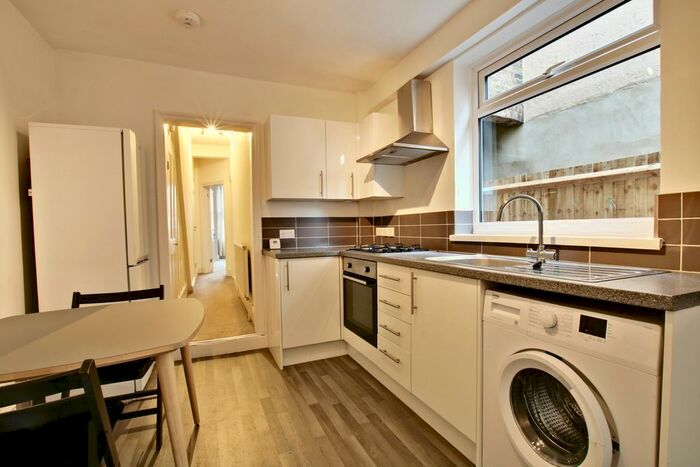 1 Bedroom Flat To Rent In Meadow Road, Bromley BR2