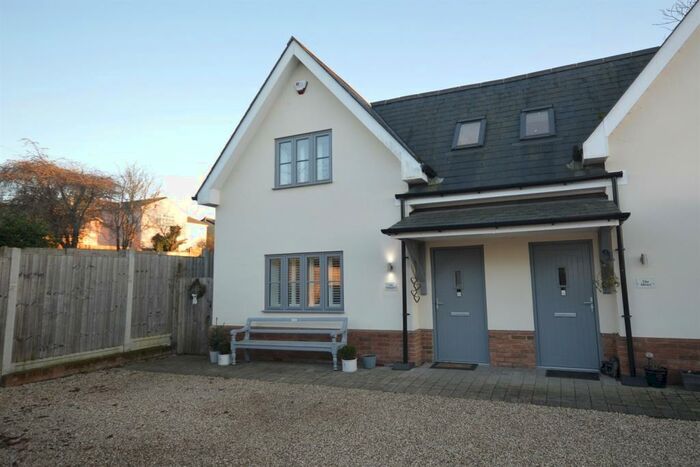 3 Bedroom Semi-Detached House For Sale In Saffron Close, Wethersfield, Braintree, CM7
