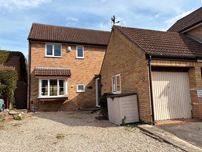 3 Bedroom Link Detached House For Sale In Suters Drive, Taverham, Norwich, NR8