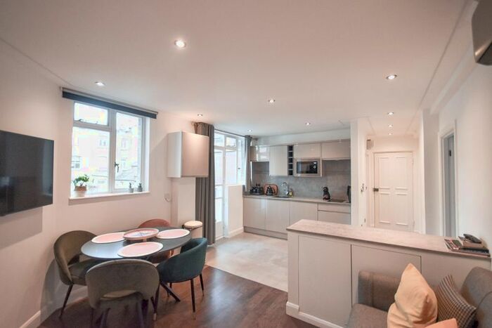 2 Bedroom Flat To Rent In Whitfield Street, London, W1T