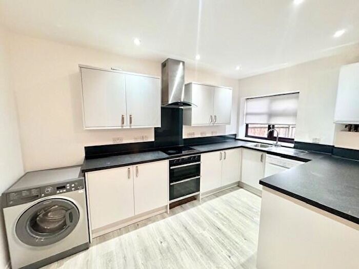3 Bedroom Apartment To Rent In Vicarage Road, Hornchurch, RM12