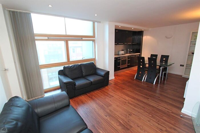 2 Bedroom Flat For Sale In West Point, Wellington Street, LS1