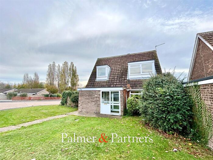 3 Bedroom Detached House For Sale In Grange Close, Walton On The Naze, Essex, CO14