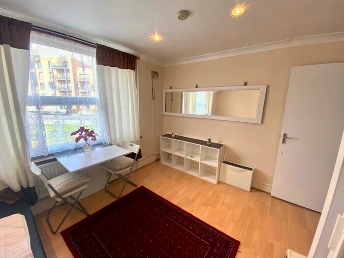 Studio To Rent In Bittacy Road, London, NW7