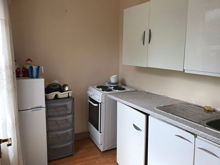 1 Bedroom Flat To Rent In Edinburgh Road, London, N18