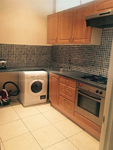 2 Bedroom Flat To Rent In Ladbroke Grove, Notting Hill, London, W10