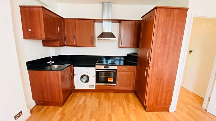 2 Bedroom Flat To Rent In Hastings Road, London, W13