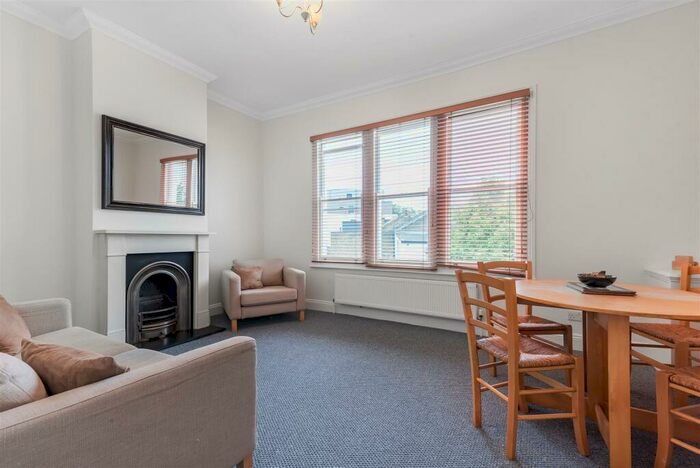 1 Bedroom Flat To Rent In Coombe Road, Kingston Upon Thames, KT2