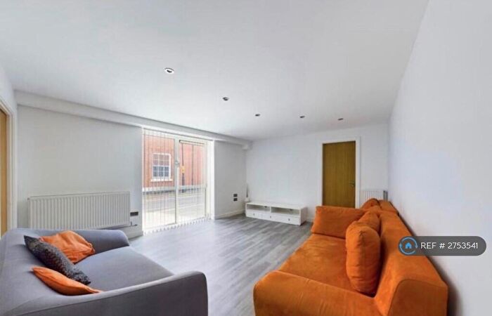 3 Bedroom Flat To Rent In Heritage Court, Birmingham, B18