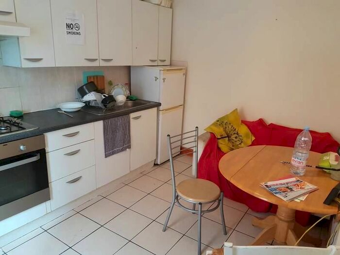 3 Bedroom Maisonette To Rent In Cambridge Heath Road, London, E1
