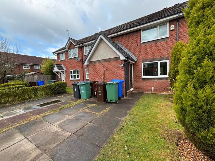 2 Bedroom Town House To Rent In River View Close, Prestwich, Manchester, M25