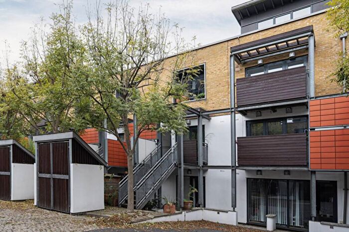 3 Bedroom House For Sale In The Chronos Building, Mile End Road, Tower Hamlets, London, E1