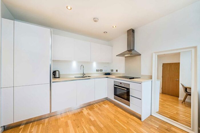 1 Bedroom Flat To Rent In Streatham High Road, London, SW16
