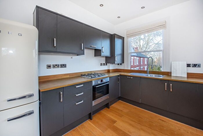 2 Bedroom Flat To Rent In Clevedon Road, Twickenham, TW1