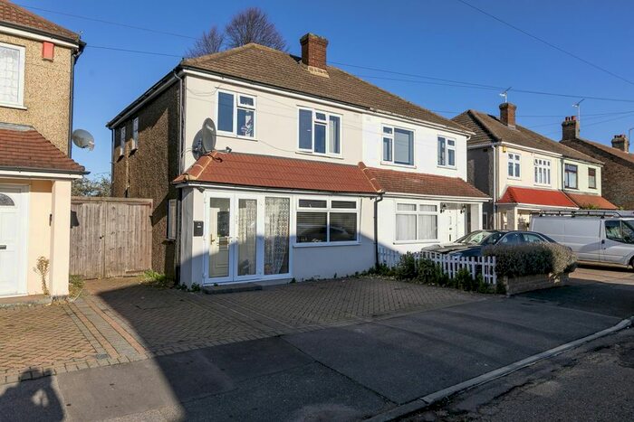 3 Bedroom Semi-Detached House To Rent In Lilliput Road, Romford RM7