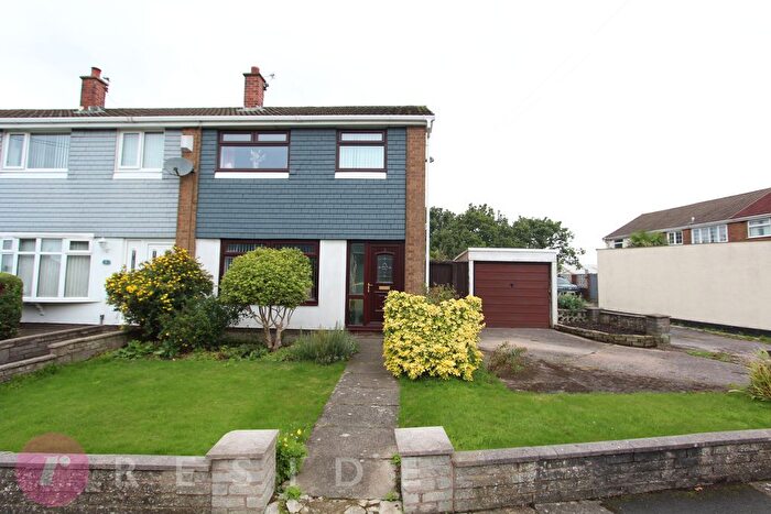 3 Bedroom Town House For Sale In Royal Avenue, Hopwood, Heywood, OL10