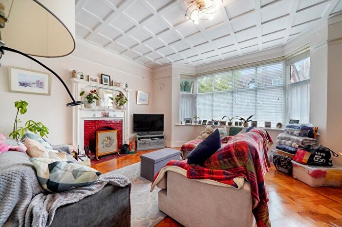 1 Bedroom Apartment For Sale In Teignmouth Road, Willesden Green, NW2