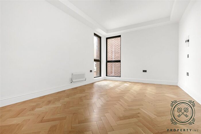 2 Bedroom Flat For Sale In Roman Way, London, N7