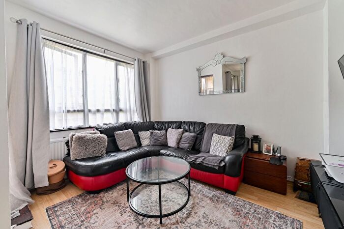 2 Bedroom Flat For Sale In Cromer Street, Bloomsbury, London, WC1H