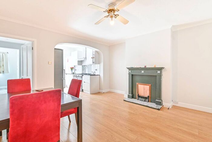 3 Bedroom Maisonette To Rent In Lovat Close, Dollis Hill, London, NW2