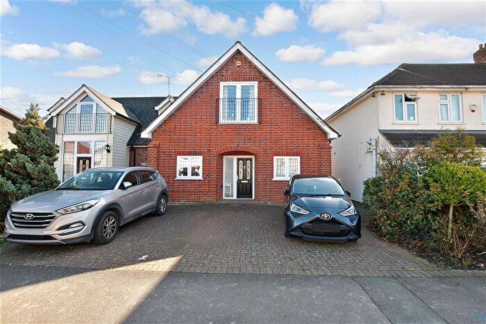 2 Bedroom Maisonette For Sale In Carnforth Gardens, Hornchurch, Essex, RM12