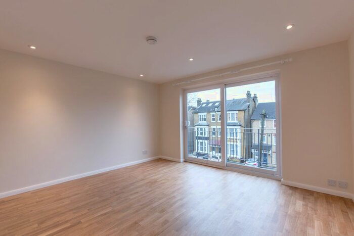 1 Bedroom Flat To Rent In The Limes Avenue, London, N11
