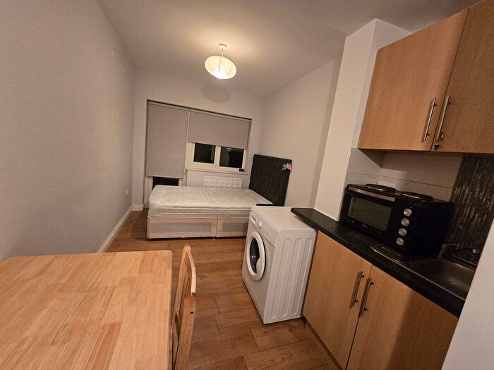 Studio To Rent In Brentmead Place, London, NW11