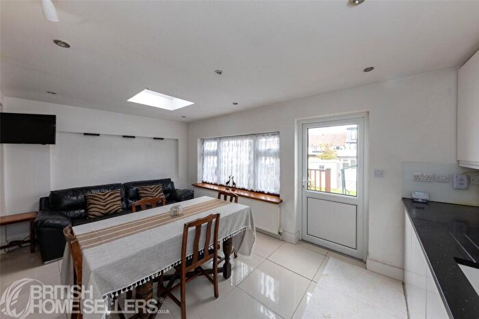 4 Bedroom Terraced House For Sale In Tadworth Road, London, NW2