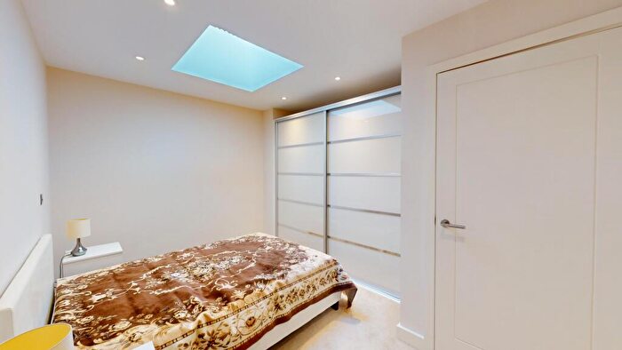 2 Bedroom Flat For Sale In Western Road, City Centre, Brighton, BN1