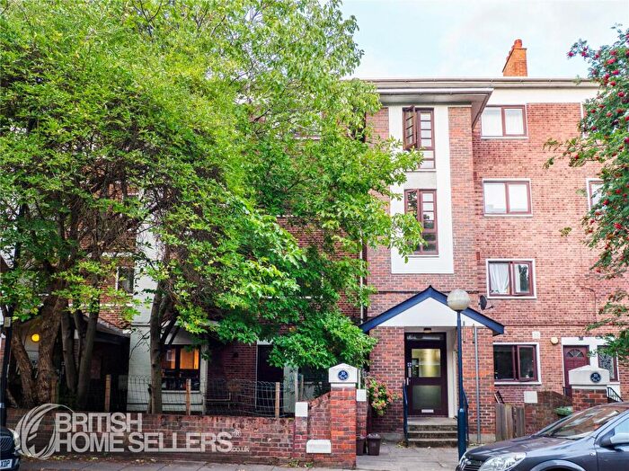 1 Bedroom Apartment For Sale In Northampton Street, London, N1