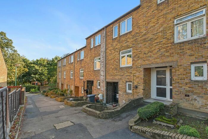 4 Bedroom Terraced House To Rent In Cardinal Way, Archway, N19