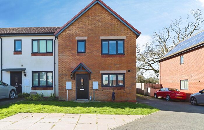 3 Bedroom Semi Detached House For Sale In Cheaney Street, Rothwell, Kettering, NN14