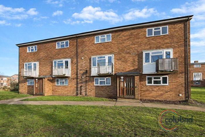 2 Bedroom Flat For Sale In Pattiswick Square, Basildon, SS14
