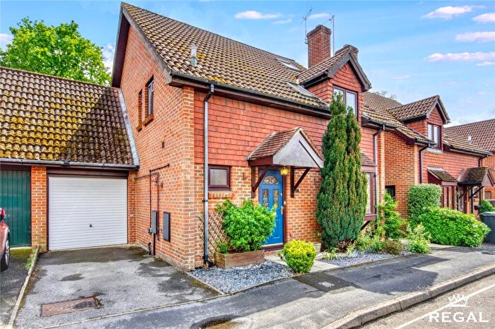 5 Bedroom Link Detached House For Sale In Burley Down, Chandlers Ford, SO53