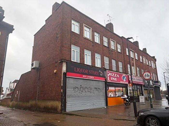 4 Bedroom Flat To Rent In Kendal Parade, Edmonton, N18