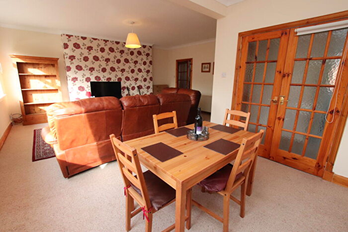 2 Bedroom Flat To Rent In Park Court, Giffnock, G46